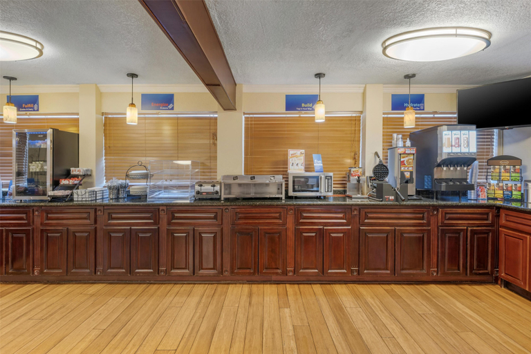 Food & Drinks 5, Best Western Desert Winds, Kern