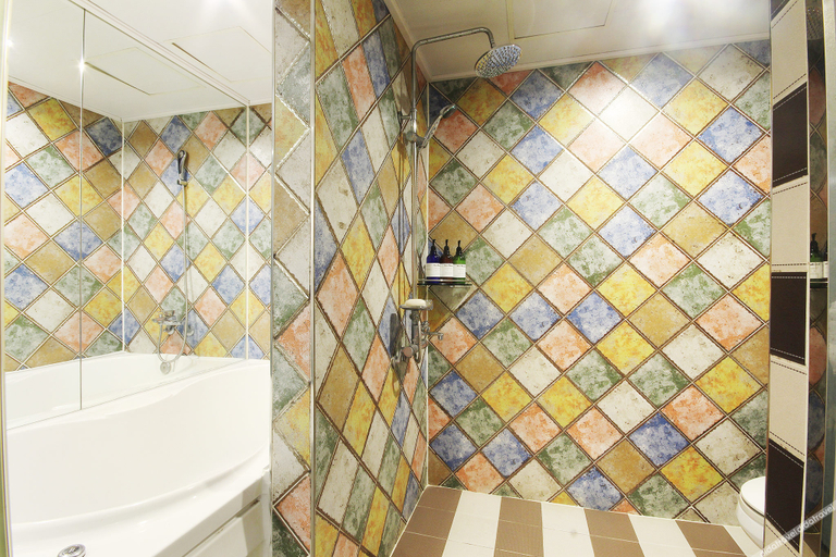Bathroom 5, Busan Goejeong Rosso, Saha