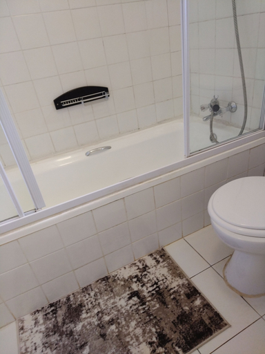 Bathroom, Comrades Oasis Guest House, Umgungundlovu