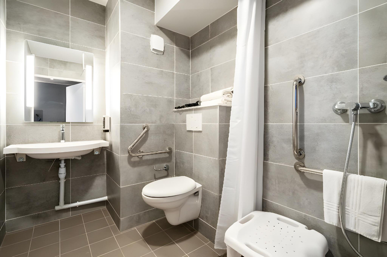 Bathroom 4, B&B HOTEL RENNES PARC EXPO AEROPORT, Ille-et-Vilaine