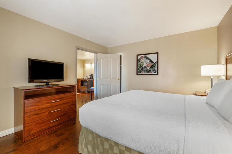 Bedroom 4, Best Western Plus John Jay Inn & Suites, Los Angeles