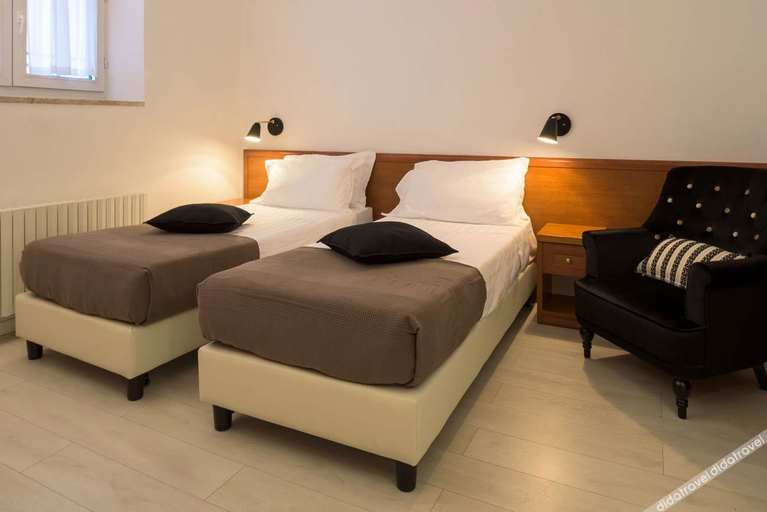 Bedroom 2, Hotel Arcadia, Macerata