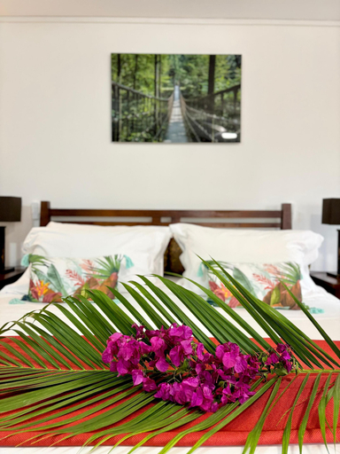 Bedroom 5, Serinity, Saint-François