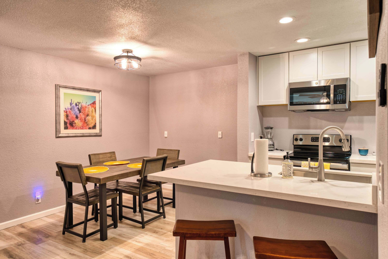 Others 4, 2BR Sleeps 6 Pool BBQ Gym Hot Tub & Bar Hopping!, Maricopa