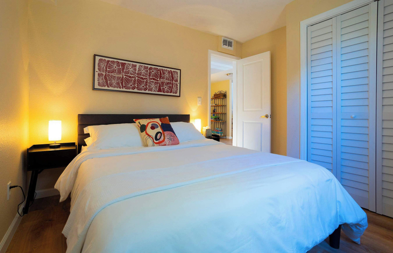 Bedroom, Stargazers Delight Sleeps 12!, Blanco