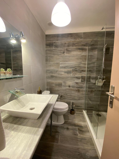 Bathroom 4, Hotel Carina-Tres Grande Piscine-Local a Velo, Vaucluse