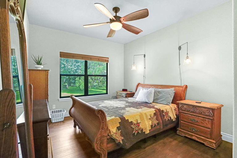 Bedroom 2, Beautiful Lakefront Cabin Something For Everyone, Guadalupe
