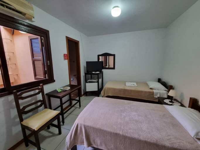 Bedroom 2, Hotel Garibaldi, Piratini