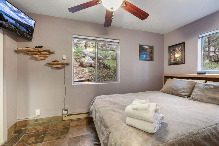 Bedroom 5, Ski In, Ski Out! 3 BDR Steps From Stagecoach Lift, Douglas