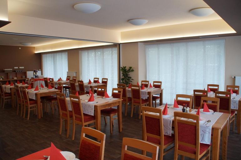 Food & Drinks 4, Hotel Krystal, Hodonín