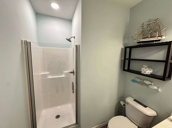 Bathroom 3, Lake It Easy - Waterfront Getaway With 7 Bedrooms!, Miller