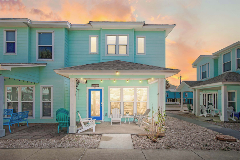 Exterior & Views 1, Blessed Getaway Stay for 10!, Nueces