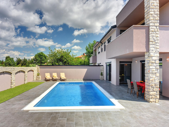 Sport & Beauty 4, Villa in Valbandon with Private Pool, Vodnjan