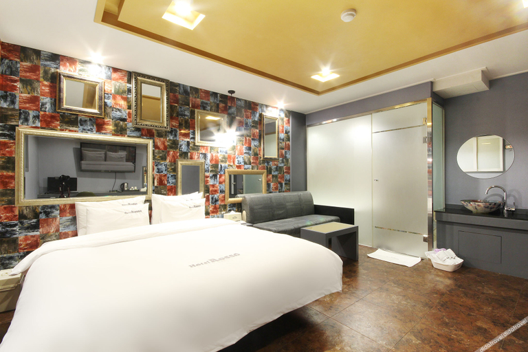 Bedroom 2, Busan Goejeong Rosso, Saha