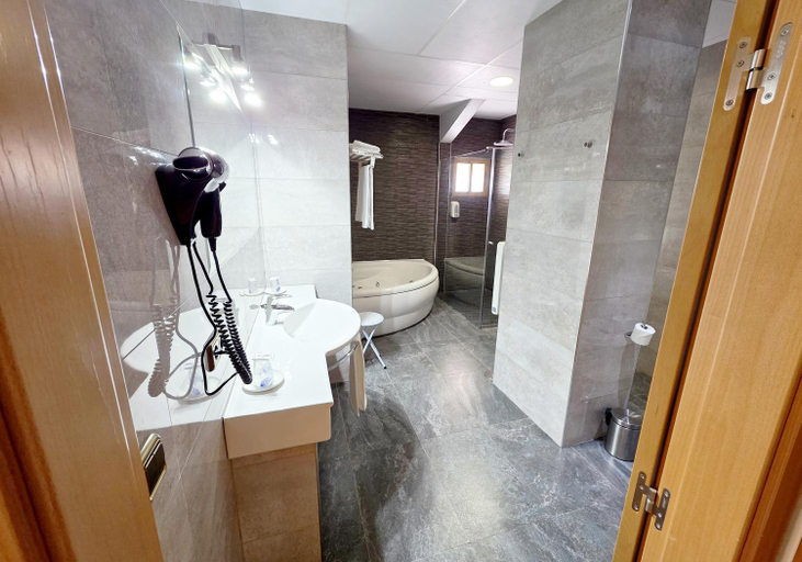 Bathroom 4, Hotel Los Barruecos by Croma, Cáceres