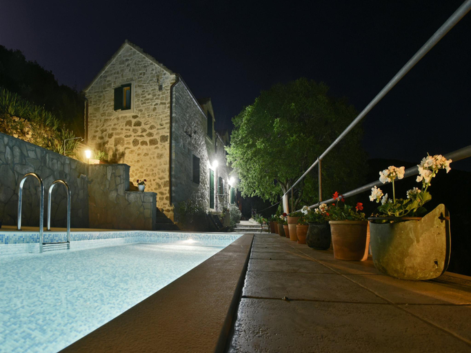 Sport & Beauty 2, Villa Dol-Three Bedroom Villa with Pool, Postira