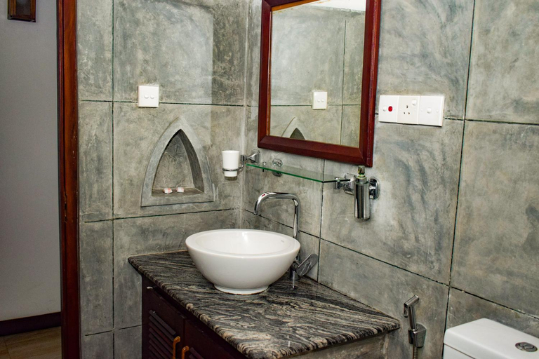Bathroom 2, Heli's Villa Unawatuna, Habaraduwa