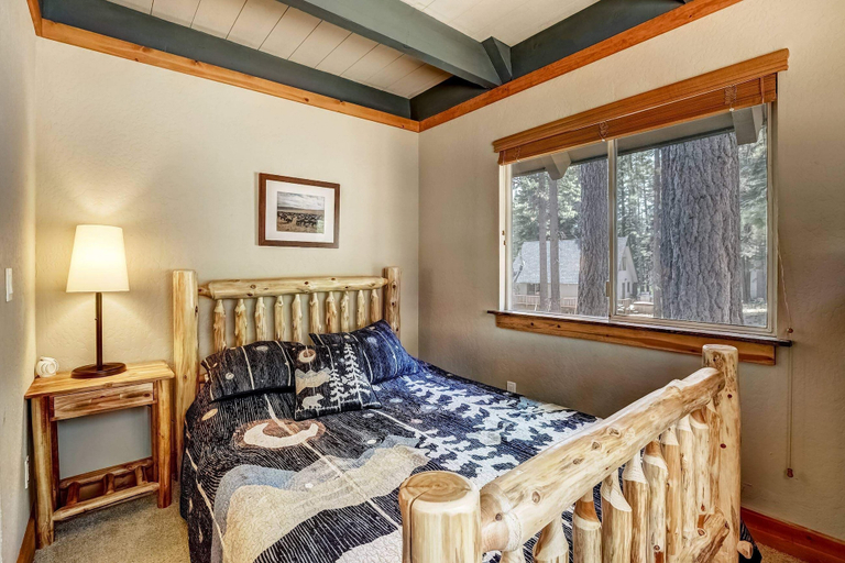Bedroom 2, Bear Pause 4BR Large Deck & Balcony, El Dorado