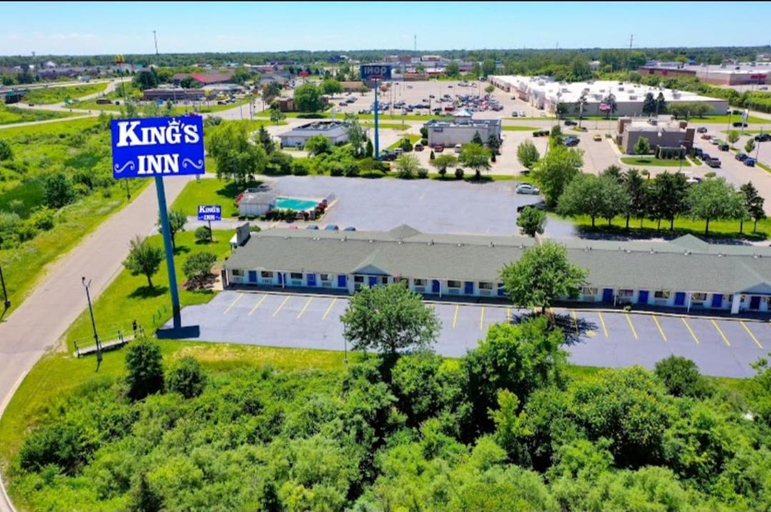 Others 5, Kings Inn, Berrien