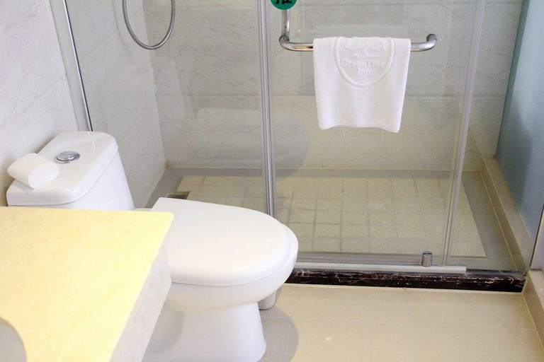 Bathroom 3, GreenTree Inn Zhangjiagang Daxin Town Pingbei Road Express Hotel, Suzhou