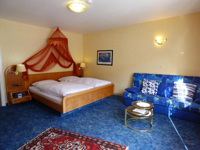 Bedroom 3, Atina Hotel, Calw