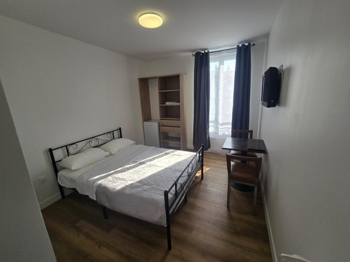Bedroom 2, Hotel de l'Europe Pantin, Seine-Saint-Denis