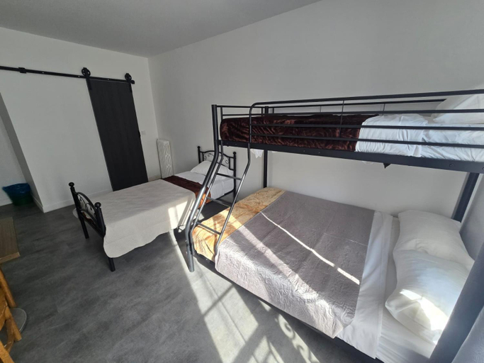 Bedroom 4, Hotel de l'Europe Pantin, Seine-Saint-Denis