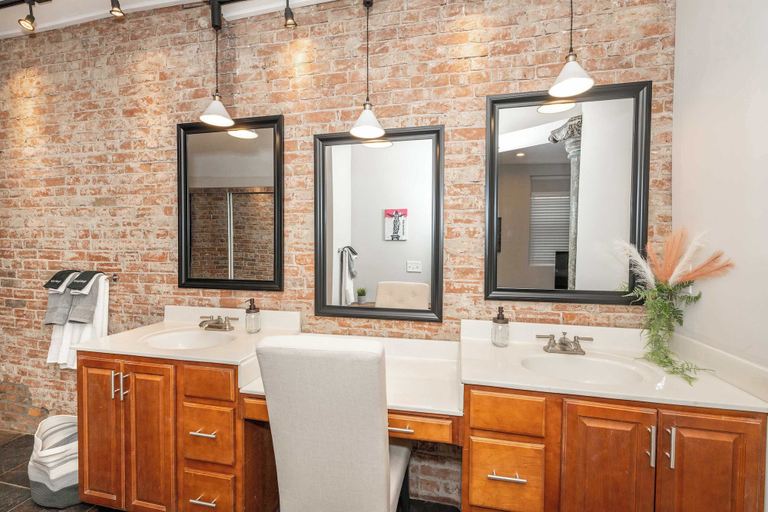 Bathroom 4, Sweet Escape, Hamilton
