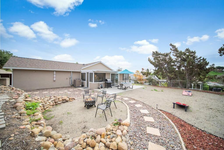 Others 3, 4 BR Home with Game Room! Family Friendly! Centrally Located!, San Diego