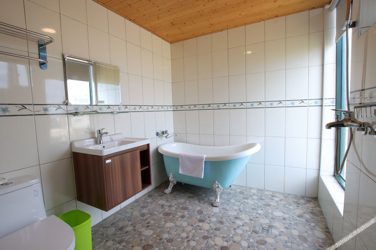 Bathroom 4, Peak Tree House, Pingtung