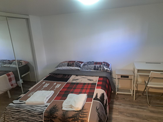 Others 5, Confort belles chambres privees dans un duplex, Montréal