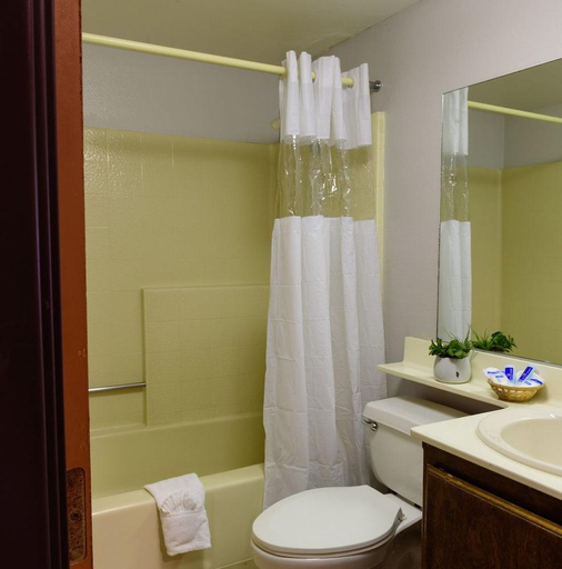 Bathroom 4, Heritage Inn & Suites Ridgecrest-China Lake, Kern