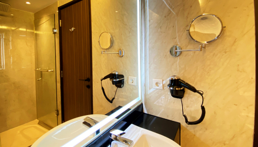 Bathroom 11