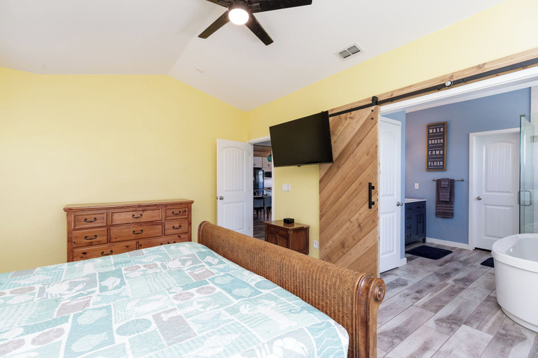Bedroom 2, Delightful 3 Bedroom Pets, Nueces