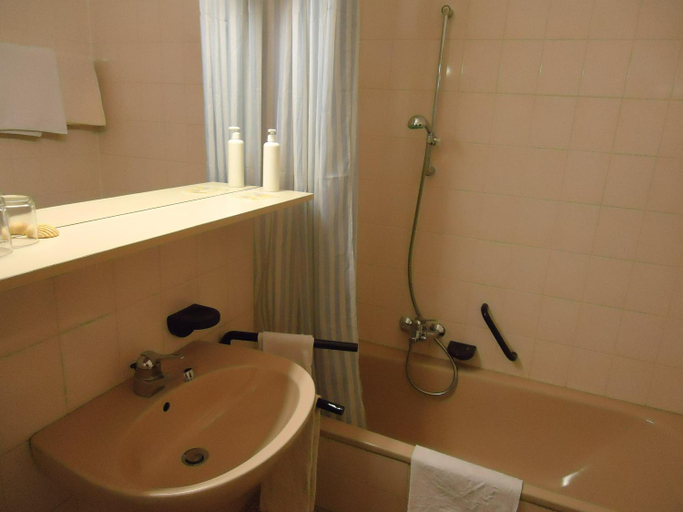 Bathroom 3, enjoyHotel garni Korntal Stuttgart Parkplatz Sprinter Penny eTank Porsche-Museum, Ludwigsburg
