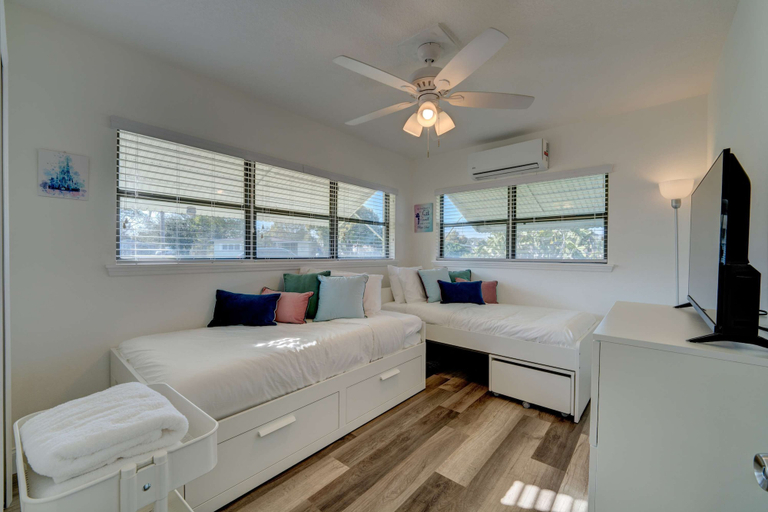 Bedroom 3, Break of Dawne, Osceola