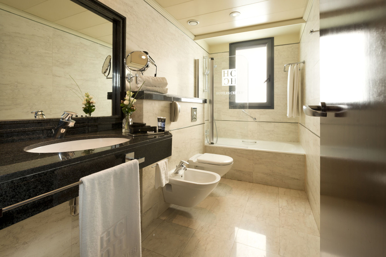 Bathroom 5, Hotel Sevilla Center, Sevilla