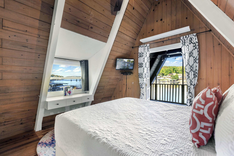 Bedroom 2, Sunrise Oasis - Enjoy Lakefront Living, Camden