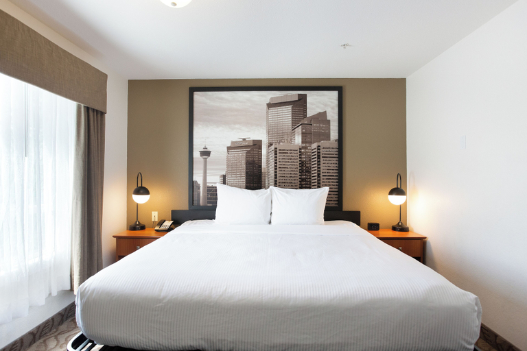 Bedroom 4, Super 8 by Wyndham Calgary Shawnessy Area, Division No. 6