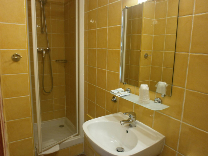 Bathroom 4, Little Palace, Var