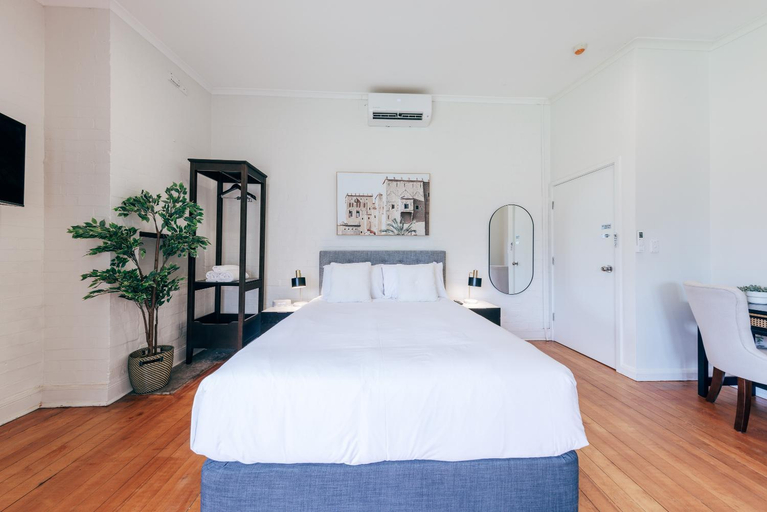 Bedroom 4, Gaslight Inn - Adults Only, Sydney