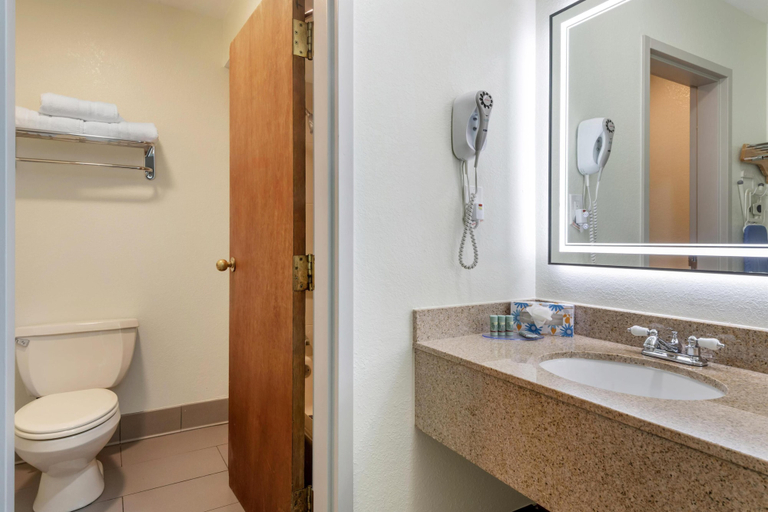 Bathroom 4, Best Western West Greenwich Inn, Kent
