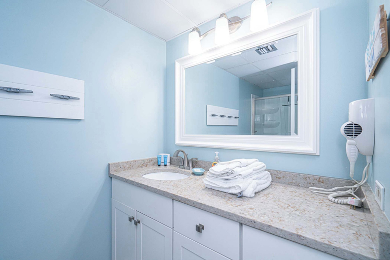 Bathroom 4, Edgewater Oasis Gorgeous Resort Condo on Beach!, Bay