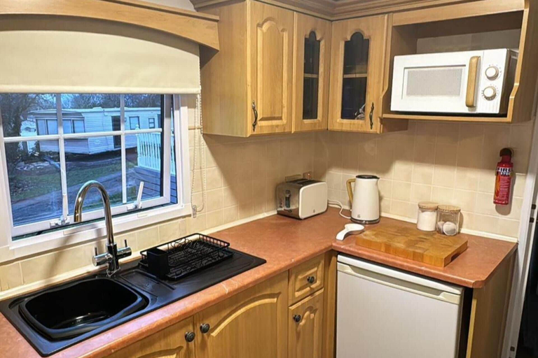Private kitchen 5, Llanarmon-yn-ial Mold 3-bed Caravan, Sleeps 6, Denbighshire