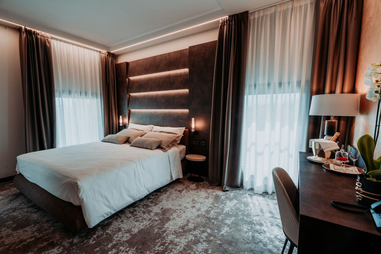 Bedroom 4, HOTEL DE AMICIS, Mantua