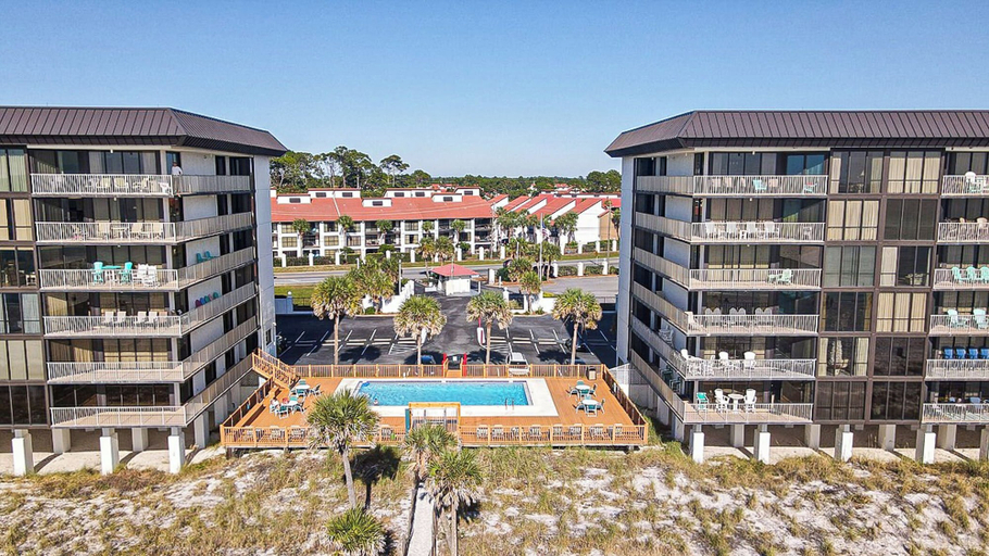 Exterior & Views 2, Edgewater Oasis Gorgeous Resort Condo on Beach!, Bay