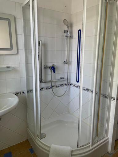 Bathroom 3, Hotel-Restaurant Moser Pochlarn, Melk
