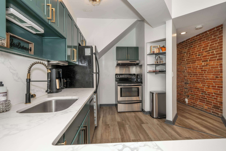 Others 5, 2 King Beds Near OTR + Downtown Free Parking, Cincinnati