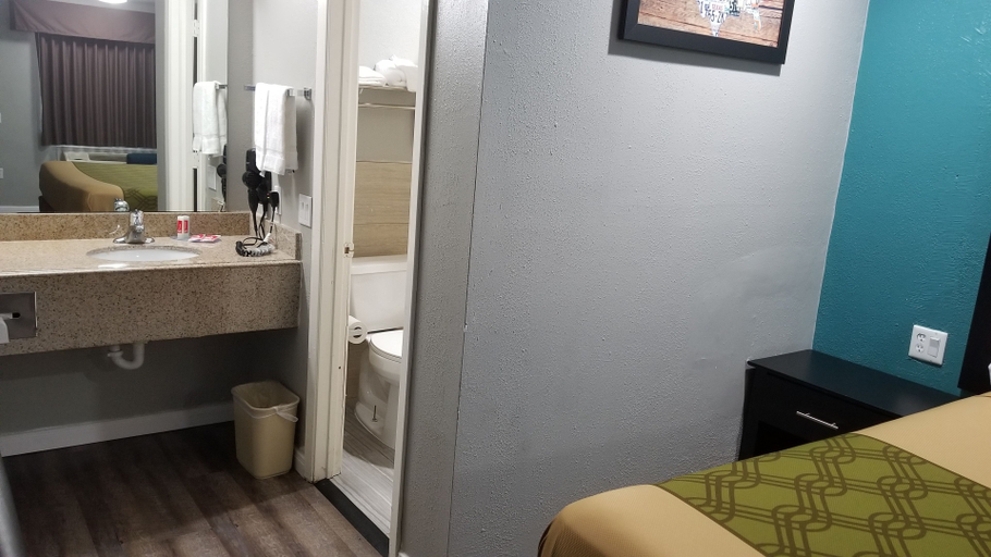 Bathroom 3, Prestige Inn, Houston
