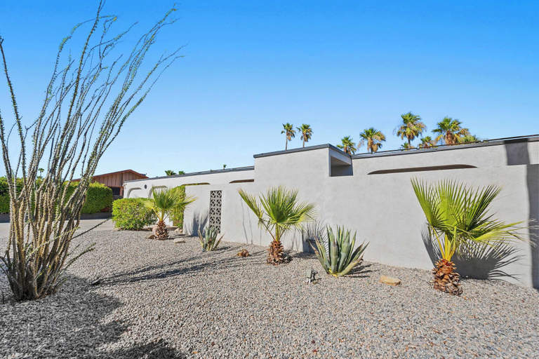 Exterior & Views 2, Aurora Oasis Stylish 4 BDR, Riverside